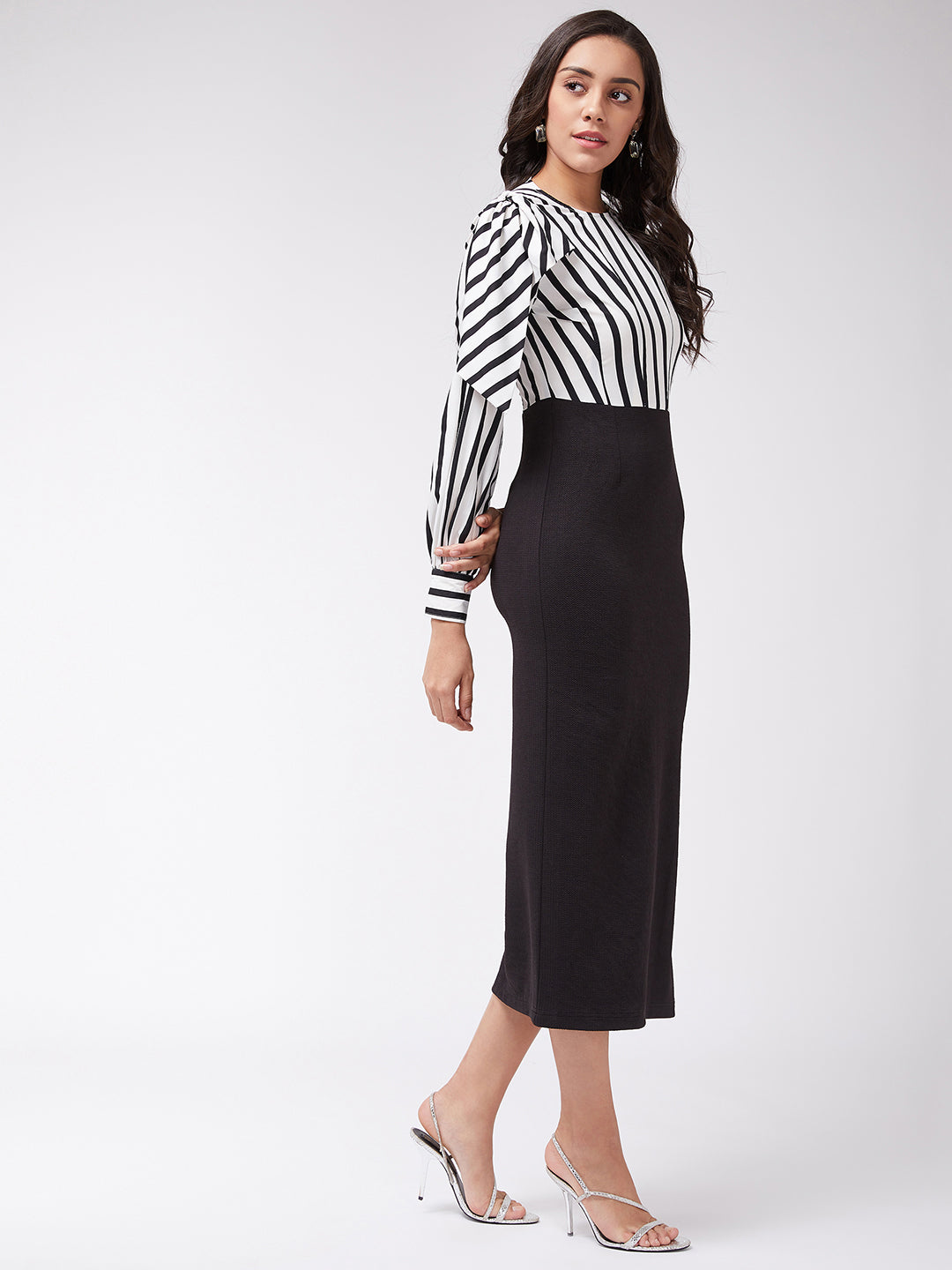 Monocromatic Stripe Fitted Dress – Pannkh